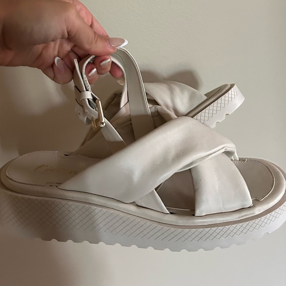 l’ntervalle sandals - Picture 1 of 4